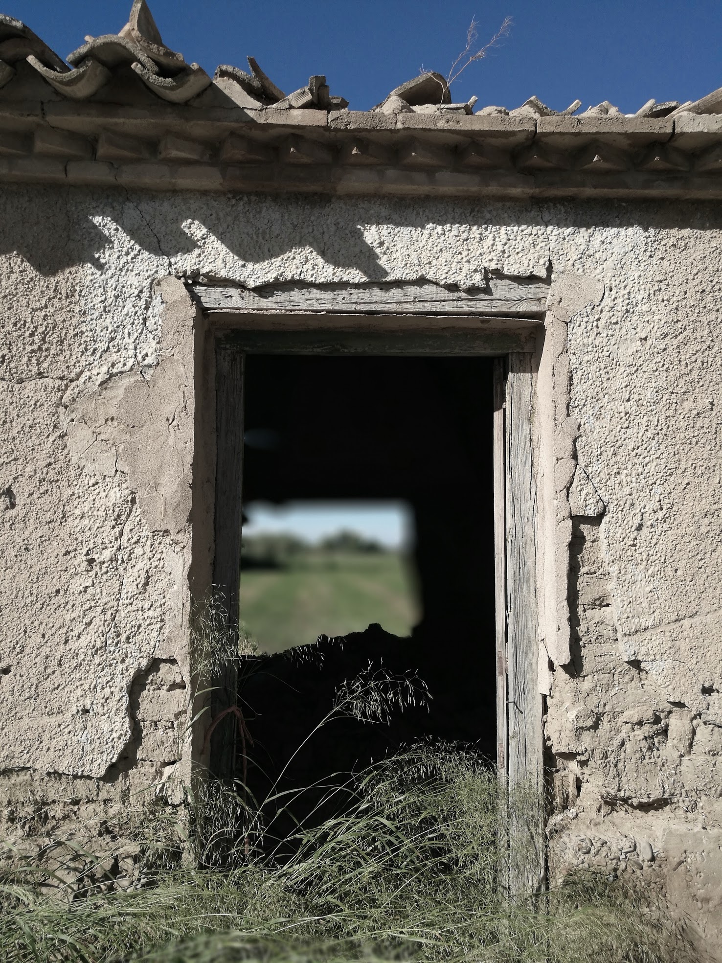 Puerta de casa abandonada